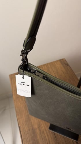 شنطة كوتش مخمل زيتي كبير