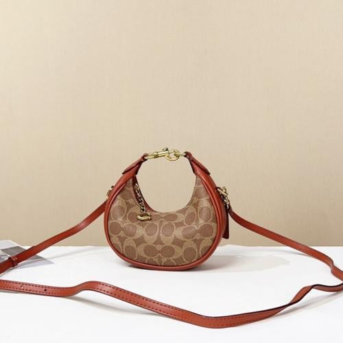 شنطة يد كوتش