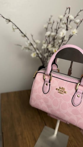 شنطة يد كوتش بيبي بينك