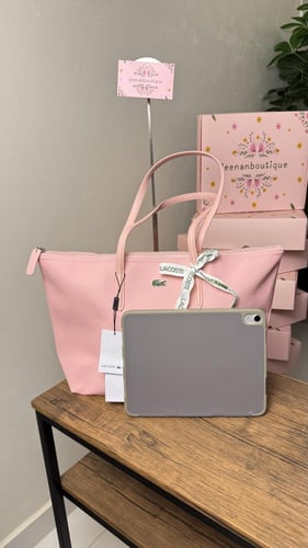 شنطة لاكوست فيس وردي