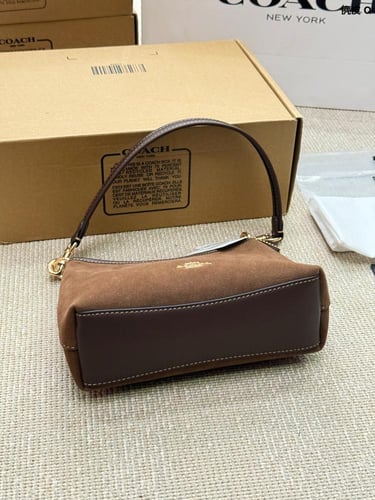 شنطة كوتش مخمل بني غامق كبير