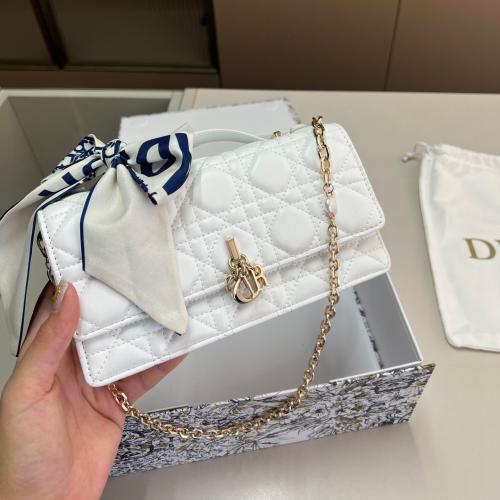 شنطة يد ديور أبيض مطفي