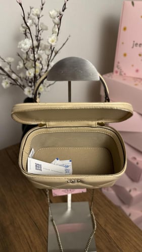 شنطة يد توري بورش