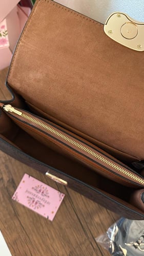 شنطة يد كوتش بني