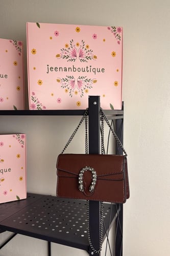 شنطة كتف قوتشي عنابي