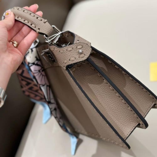 شنطة يد فندي