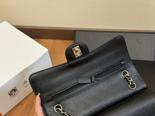 شنطة كتف شانيل