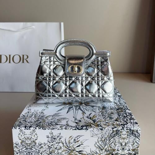 شنطة ليدي ديور مايكرو فضي