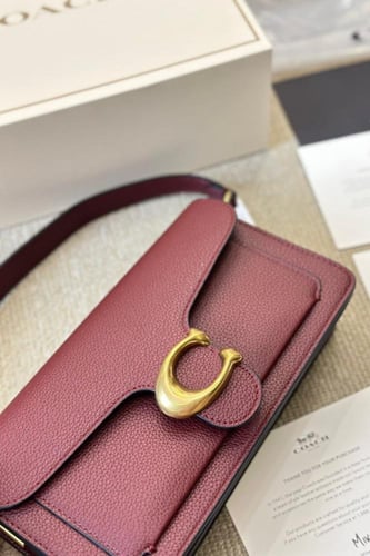 شنطه كوتش تابي ميني عنابي