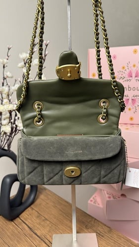 شنطة كوتش مخمل زيتي صغير