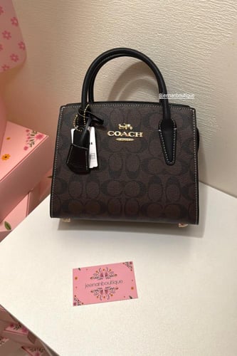 شنطة يد كوتش بني