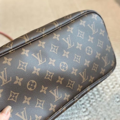 توت باق Lv أحمر