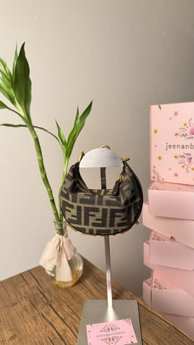 شنطة يد فندي