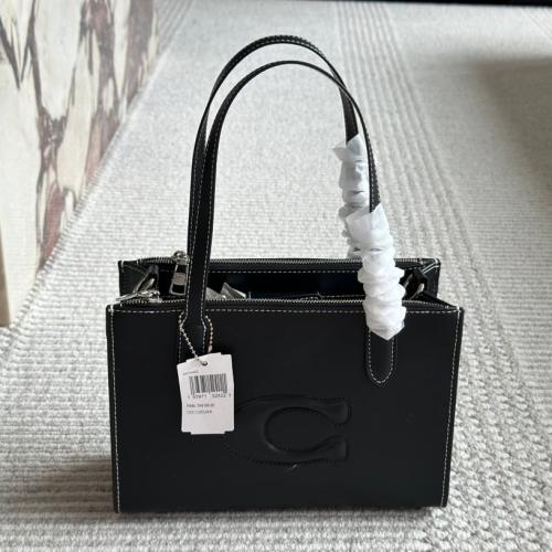 شنطة يد كوتش