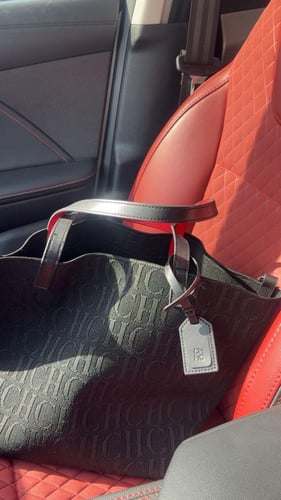 شنطة سي اتش أسود