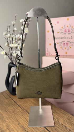 شنطة كوتش مخمل زيتي صغير