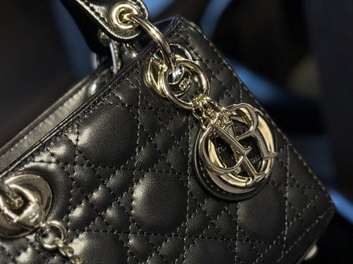 شنطة يد ديور