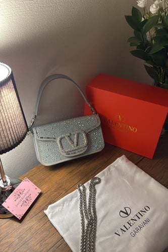 شنطة يد فالنتينو