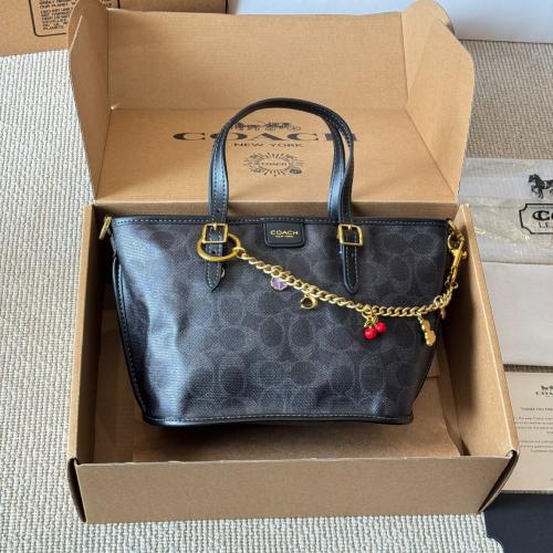 شنطة يد كوتش أسود