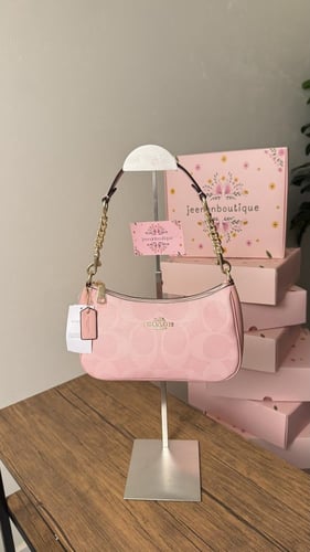 شنطة كتف كوتش