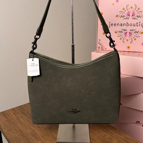 شنطة كوتش مخمل زيتي كبير