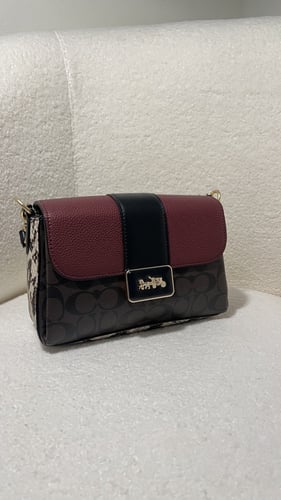 شنطة كتف كوتش