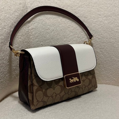 شنطة كتف كوتش