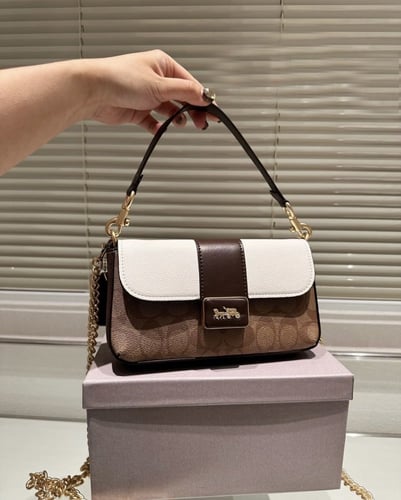 شنطة كتف كوتش