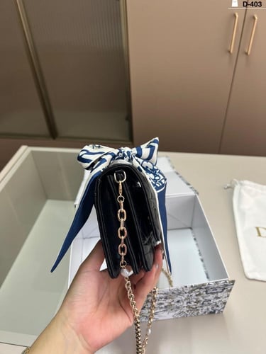 شنطة يد ديور أسود مطفي