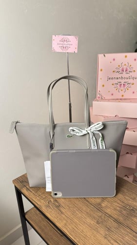 شنطة لاكوست فيس رصاصي