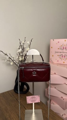 توري بورش عنابي