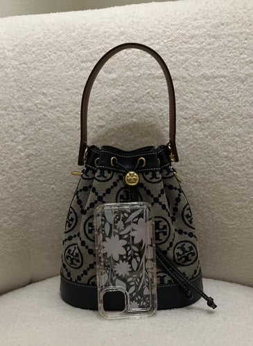 شنطه يد توري بورش