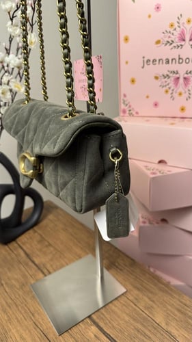 شنطة كوتش مخمل زيتي صغير