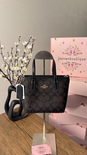 شنطة يد كوتش أسود