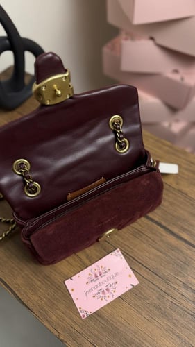 شنطة كوتش مخمل أحمر صغير