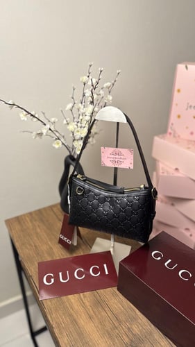 شنطة قوتشي أسود