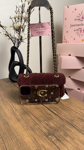 شنطة كوتش مخمل أحمر صغير