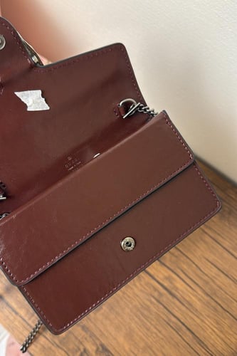 شنطة كتف قوتشي عنابي