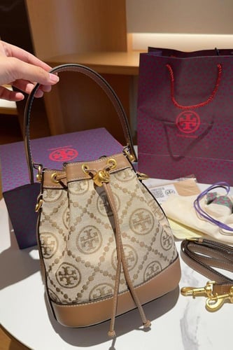 شنطه يد توري بورش