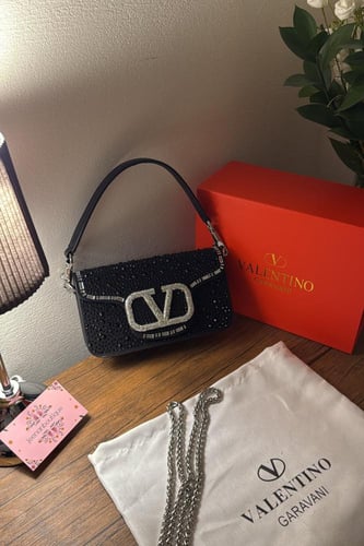 شنطة يد فالنتينو