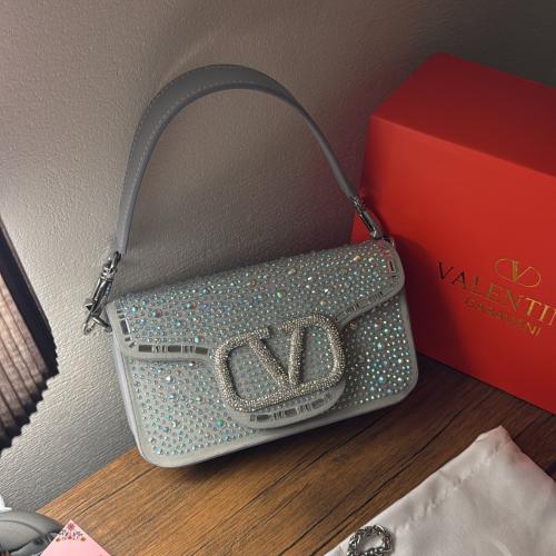 شنطة يد فالنتينو