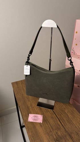 شنطة كوتش مخمل زيتي كبير