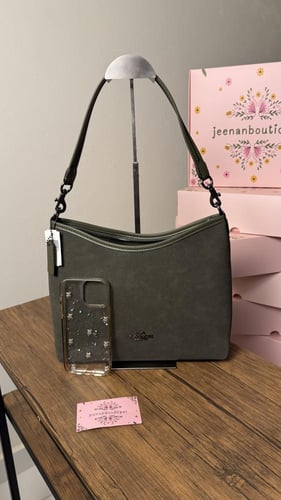 شنطة كوتش مخمل زيتي كبير