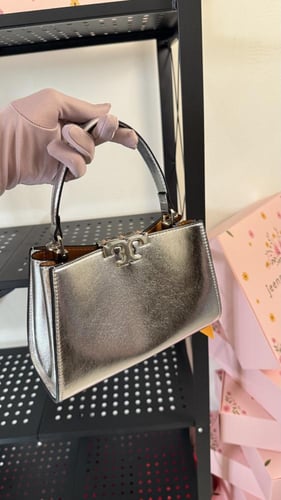 شنطة يد توري بورش ميني فضي