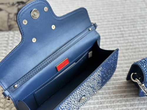 شنطة يد فالنتينو لامع