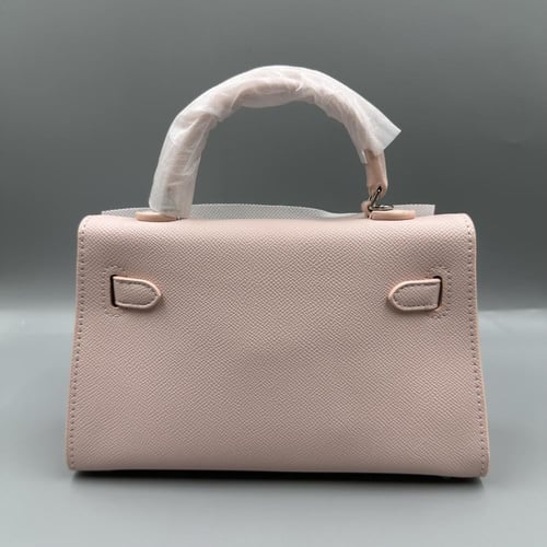 شنطة بينك فاتح