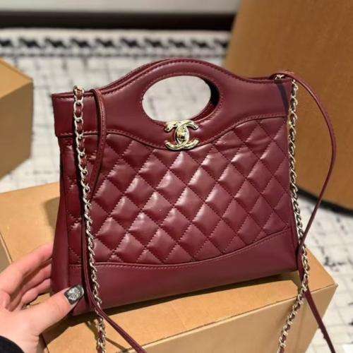 شنطة يد شانيل عنابي