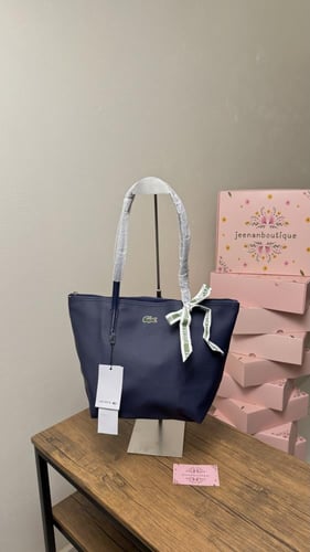 شنطة لاكوست فيس كحلي