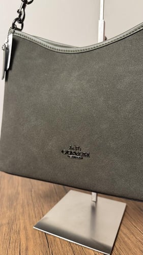 شنطة كوتش مخمل زيتي كبير