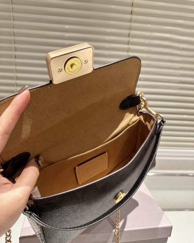 شنطة كتف كوتش